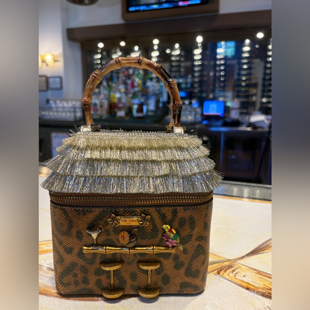Meet Her at the 🦜Tiki Bar🍹Bag - Picture 9 of 11